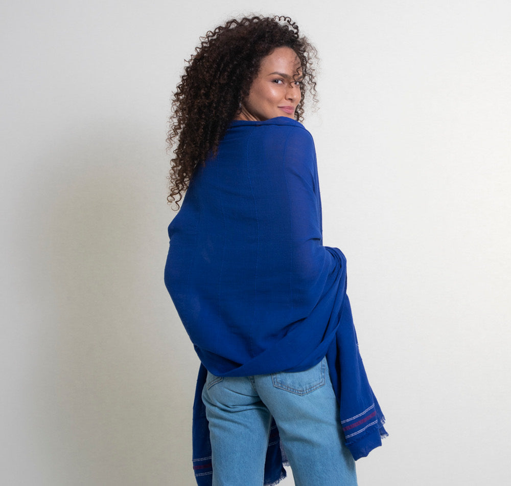 Insect-repellent wrap shawl Camellia Shoo for Good cobalt blue