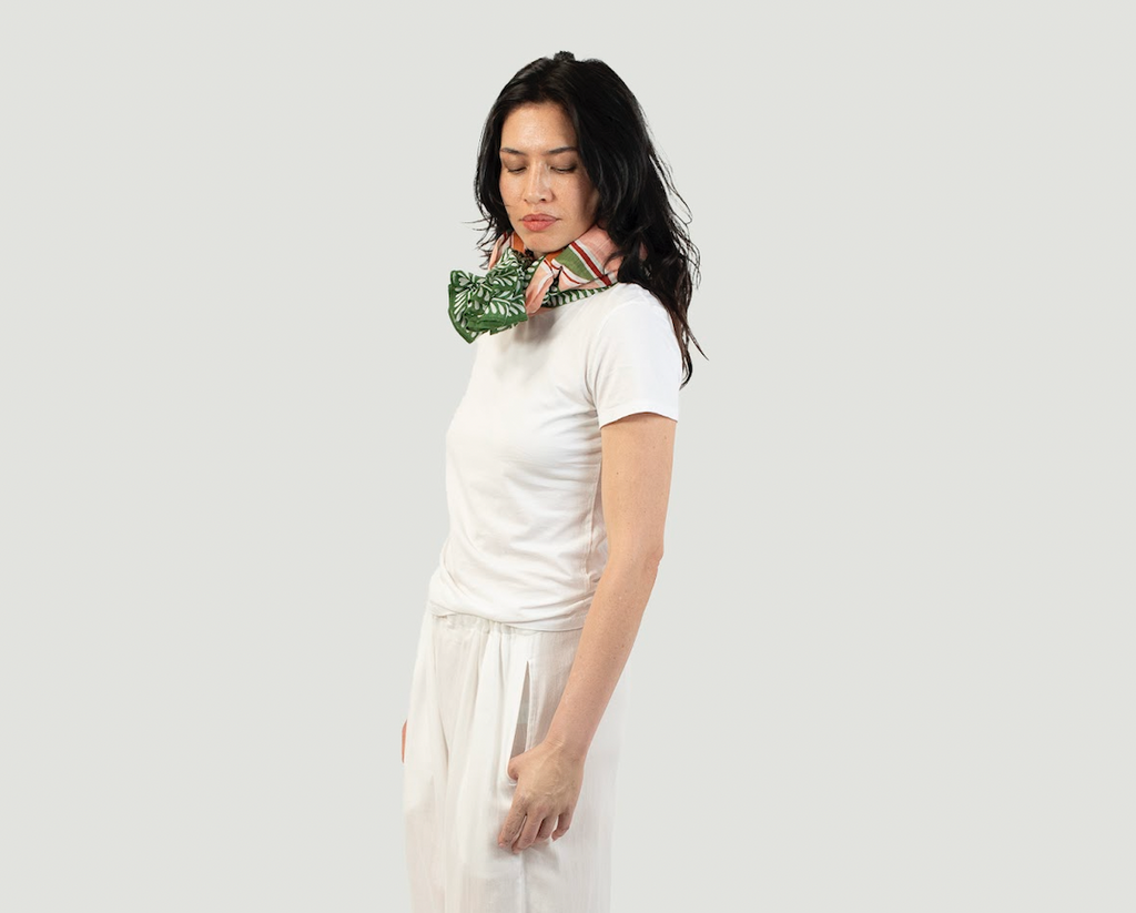 Insect-repellent scarf Dahlia Shoo for Good green