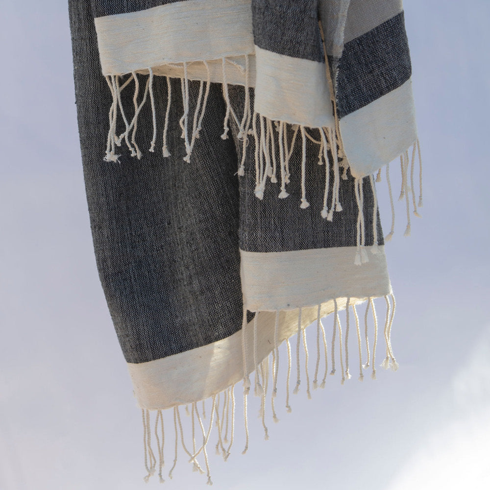 Insect-repellent throw Laurel Shoo for Good Black and Tan